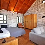 Kuk Villa Bol