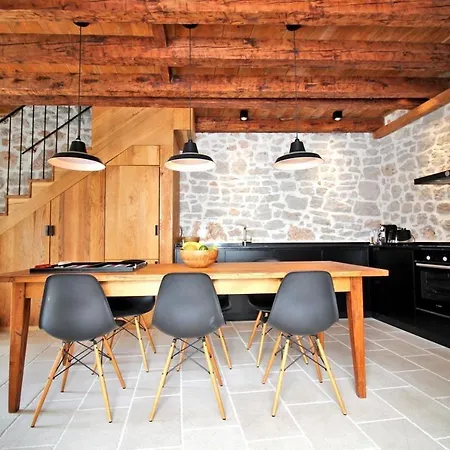 Kuk Villa *