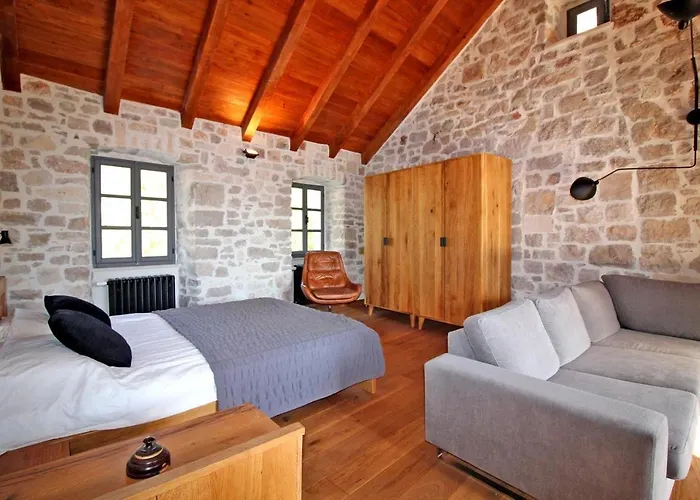 Kuk Villa Bol
