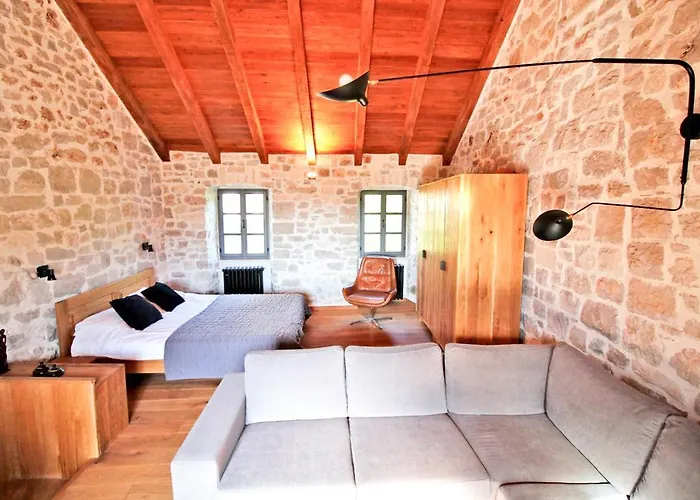 Kuk Villa Bol