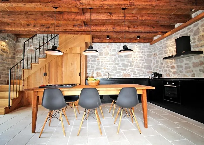 Kuk Villa *